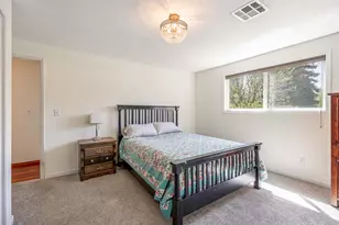 2236 NE Meadow Ln, Bend, OR 97701 - Photo 18
