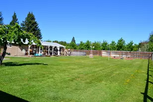 2821 S River Rd, Grants Pass, OR 97527 - Photo 4