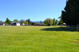2821 S River Rd, Grants Pass, OR 97527 - Photo 40