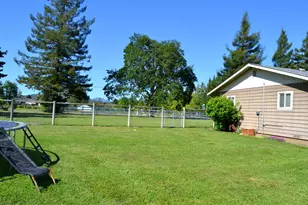 2821 S River Rd, Grants Pass, OR 97527 - Photo 40