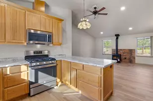 2410 Robertson Bridge Rd, Grants Pass, OR 97526 - Photo 14