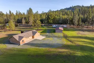 2410 Robertson Bridge Rd, Grants Pass, OR 97526 - Photo 34
