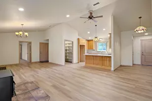 2410 Robertson Bridge Rd, Grants Pass, OR 97526 - Photo 10