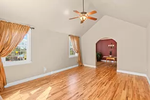 935 Applegate St, Jacksonville, OR 97530 - Photo 4