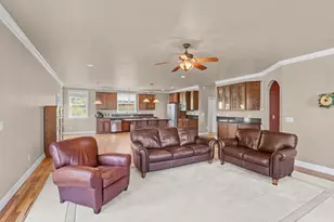 935 Applegate St, Jacksonville, OR 97530 - Photo 8