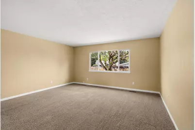 567 N Stoneham, Medford, OR 97504 - Photo 6
