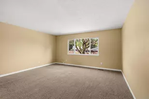 567 N Stoneham, Medford, OR 97504 - Photo 6