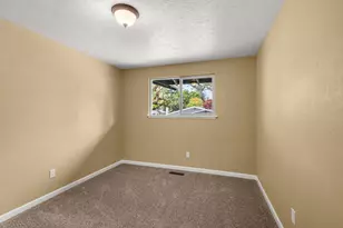 567 N Stoneham, Medford, OR 97504 - Photo 20