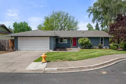 567 N Stoneham, Medford, OR 97504 - Photo 1
