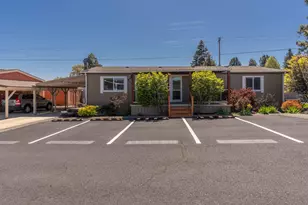 2633 SW Obsidian Ave, Redmond, OR 97756 - Photo 2