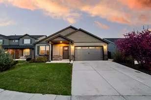 2426 NW Hemlock Wy, Redmond, OR 97756 - Photo 24