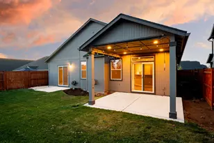 2426 NW Hemlock Wy, Redmond, OR 97756 - Photo 26