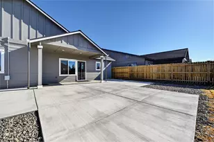 4946 SW Zenith Ave, Redmond, OR 97756 - Photo 24