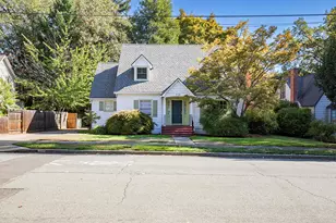 719 NW 3rd St, Grants Pass, OR 97526 - Photo 4
