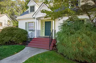 719 NW 3rd St, Grants Pass, OR 97526 - Photo 2