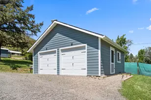621 Sardine Creek Rd, Gold Hill, OR 97525 - Photo 12