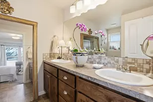 240 NW 30th St, Redmond, OR 97756 - Photo 12