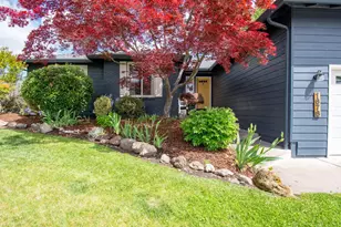 1676 Edgevale Ave, Medford, OR 97504 - Photo 4