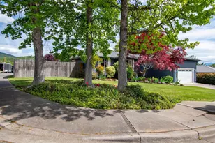 1676 Edgevale Ave, Medford, OR 97504 - Photo 2