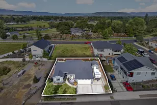 46 Terra Linda, Eagle Point, OR 97524 - Photo 4
