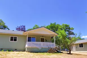 455 Crystal Dr, Grants Pass, OR 97527 - Photo 2
