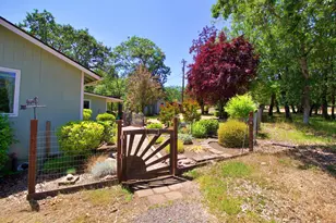 455 Crystal Dr, Grants Pass, OR 97527 - Photo 8