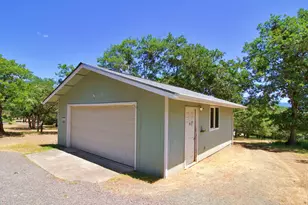 455 Crystal Dr, Grants Pass, OR 97527 - Photo 6