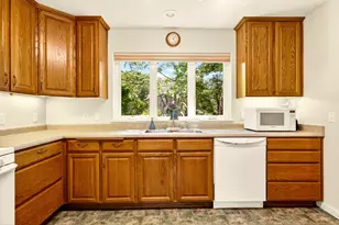 1501 Lithia Way, Talent, OR 97540 - Photo 8