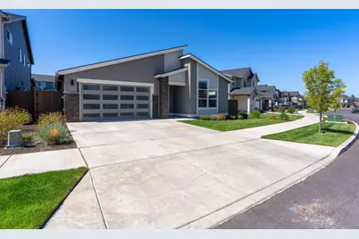 3031 NE Moreno Place, Bend, OR 97701 - Photo 2