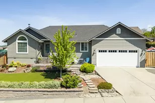 1380 Forestview Dr, Grants Pass, OR 97527 - Photo 2