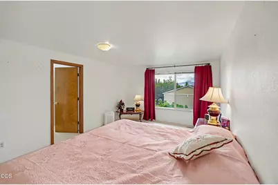 2244 Hillside Drive, Medford, OR 97502 - Photo 26
