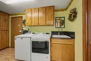 2244 Hillside Dr, Medford, OR 97502 - Photo 18
