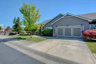 108 Sandridge Way, Eagle Point, OR 97524 - Photo 2