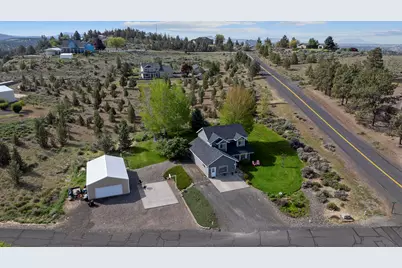 2045 NE Camas Lane, Madras, OR 97741 - Photo 2