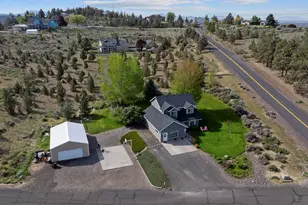 2045 NE Camas Ln, Madras, OR 97741 - Photo 2