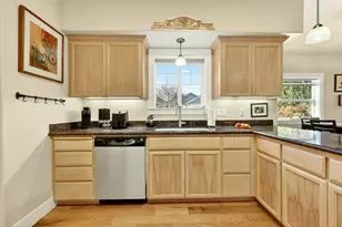1099 N Haskell St, Central Point, OR 97502 - Photo 4