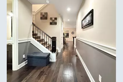 61072 Manhae Loop, Bend, OR 97702 - Photo 2