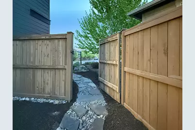 61072 Manhae Loop, Bend, OR 97702 - Photo 40