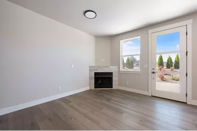 20518 NE Empire Avenue, Bend, OR 97701 - Photo 2