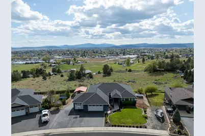 2212 Kimberly Drive, Klamath Falls, OR 97603 - Photo 2