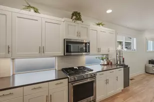 20873 SE Humber Ln, Bend, OR 97702 - Photo 10