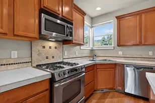2716 NE Rosemary Dr, Bend, OR 97701 - Photo 6