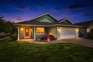 102 SW Pintail Ct, Grants Pass, OR 97527 - Photo 1