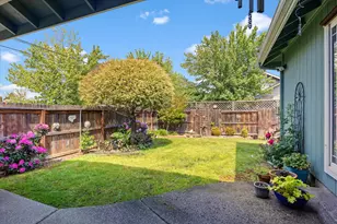 102 SW Pintail Ct, Grants Pass, OR 97527 - Photo 32