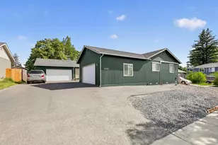 1232 W Harbeck Rd, Grants Pass, OR 97527 - Photo 4
