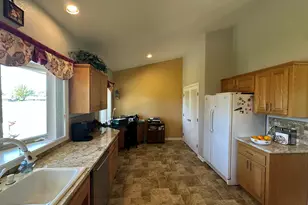 9227 St Andrews Cir, Klamath Falls, OR 97603 - Photo 14
