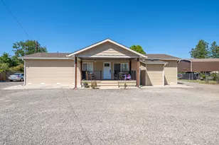 440 Orr Dr, Central Point, OR 97502 - Photo 2