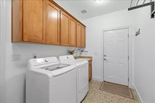 1019 Rustler Peak St, Medford, OR 97502 - Photo 18