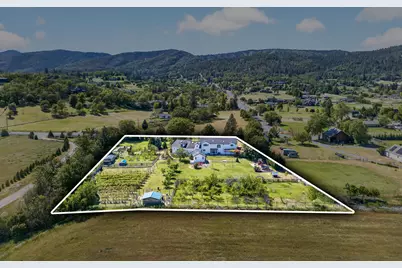 670 Old Stage Road, Central Point, OR 97502 - Photo 2