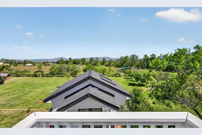 670 Old Stage Road, Central Point, OR 97502 - Photo 36
